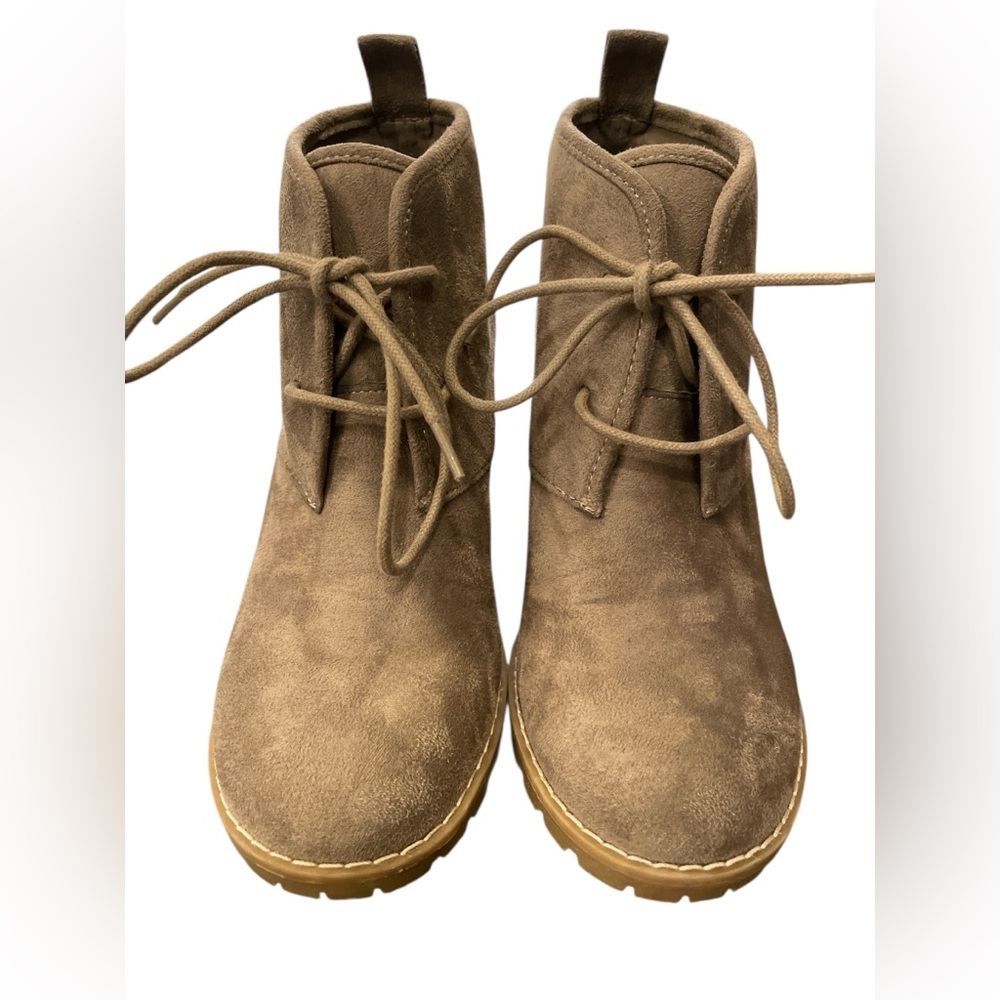G.H. Bass Women’s Suede Cali Ankle Bootie Lace Up Tan Size 6.5